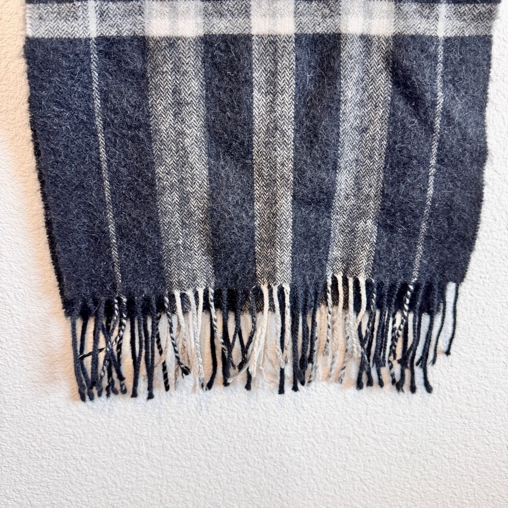 Classic Winter Plaid Scarf Joseph Abboud Camel Hair Black Gray Fringe A18 - Picture 2 of 7